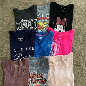 A lot of 15pc size XS juniors 12 shirts & 3 pants